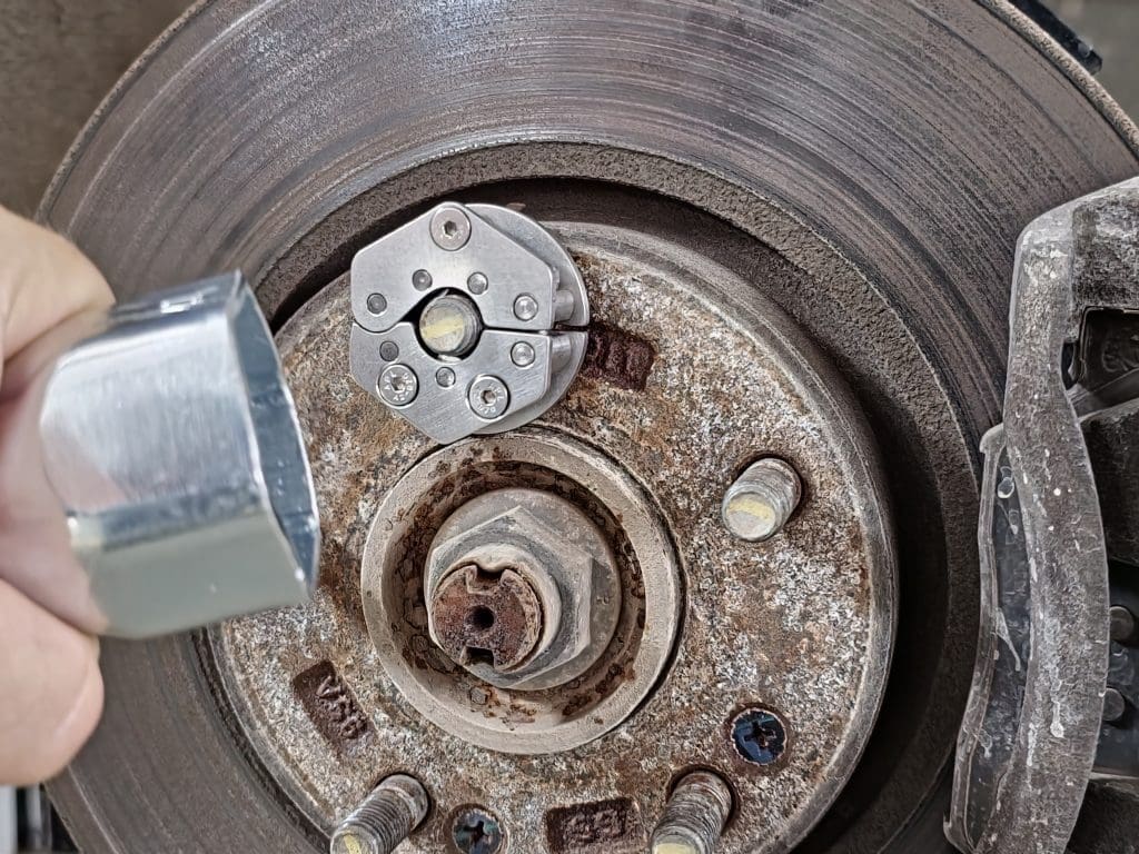 Thread Repair Tool X-Nut fixing a wheel stud